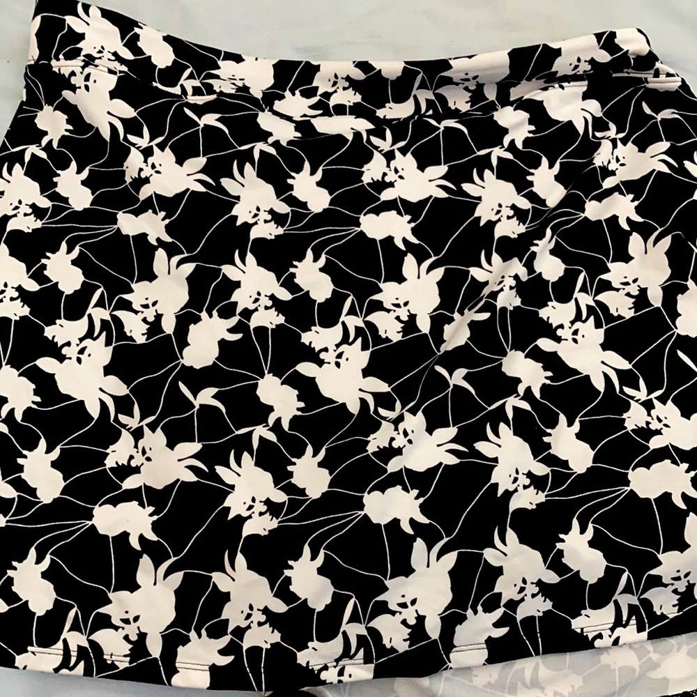 NWT women's skort